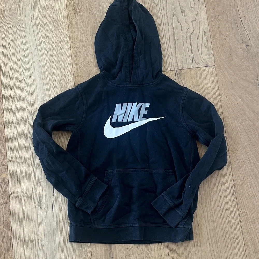 Nike Kids Black Sweatshirt with Logo Large 8